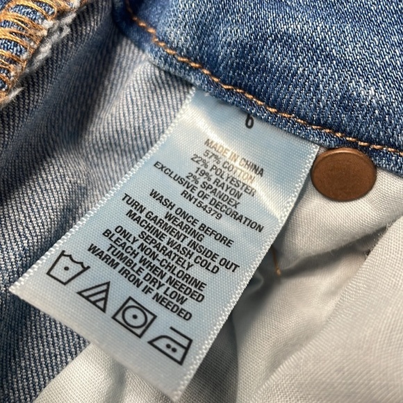 Aero High Rise High Wasted Stretchy Denim Jeans distressed Size 6 - Picture 5 of 10